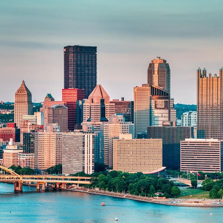 Parents evaluating schools in France